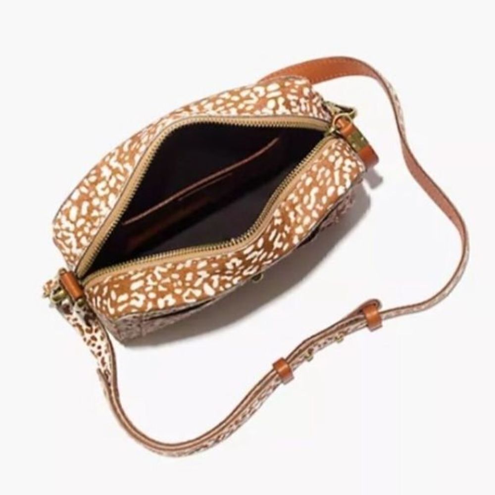 Madewell Camera Bag Animal Spot Calf Hair Crossbody Bag, Leather, Zip Closure - Picture 5 of 8